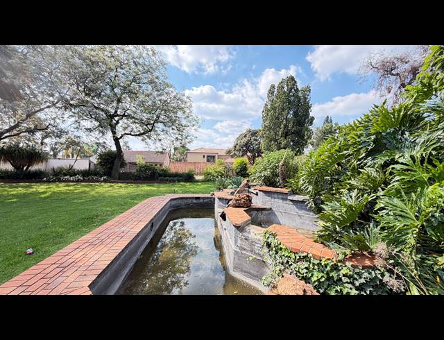 5 BEDROOM FREEHOLD FOR SALE IN LAKEFIELD